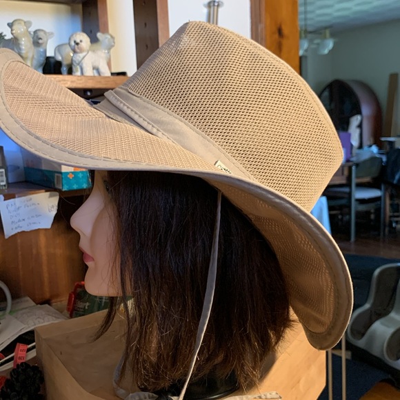 BNWT CONNER AIRFLOW OUTDOOR HAT HANDMADE CRUSHABLE LIGHTWEIGHT WAYER REPELLENT - Picture 1 of 13